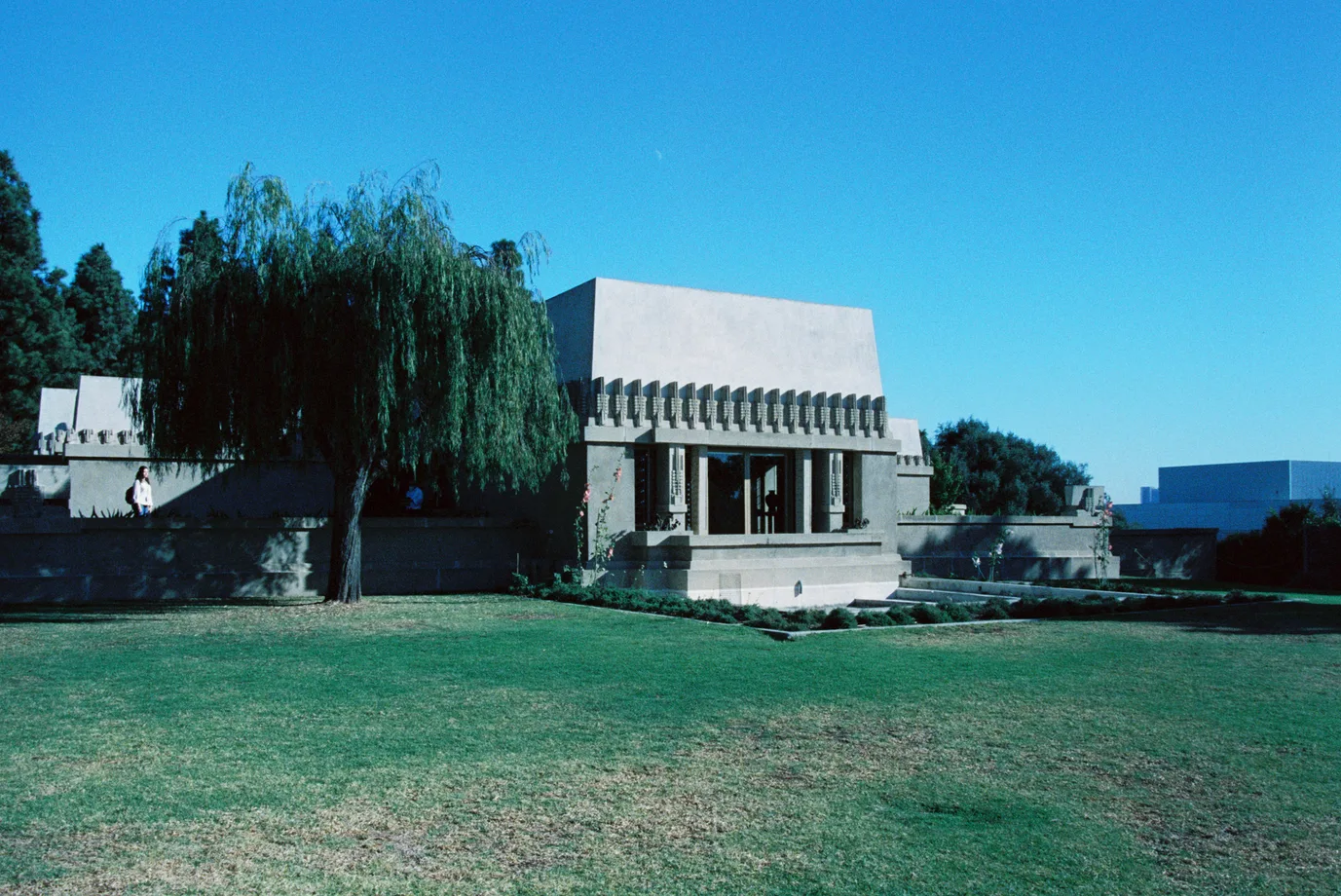 Frank Lloyd Wright   Hollyhock House   Los Angeles 01 FILM