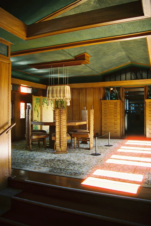 Frank Lloyd Wright   Hollyhock House   Los Angeles 02 FILM