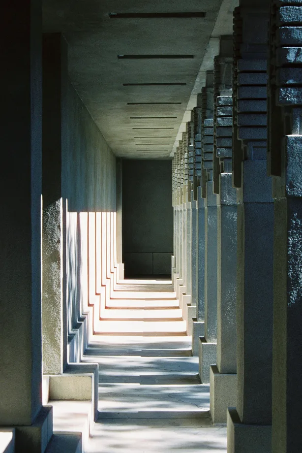 Frank Lloyd Wright   Hollyhock House   Los Angeles 04 FILM