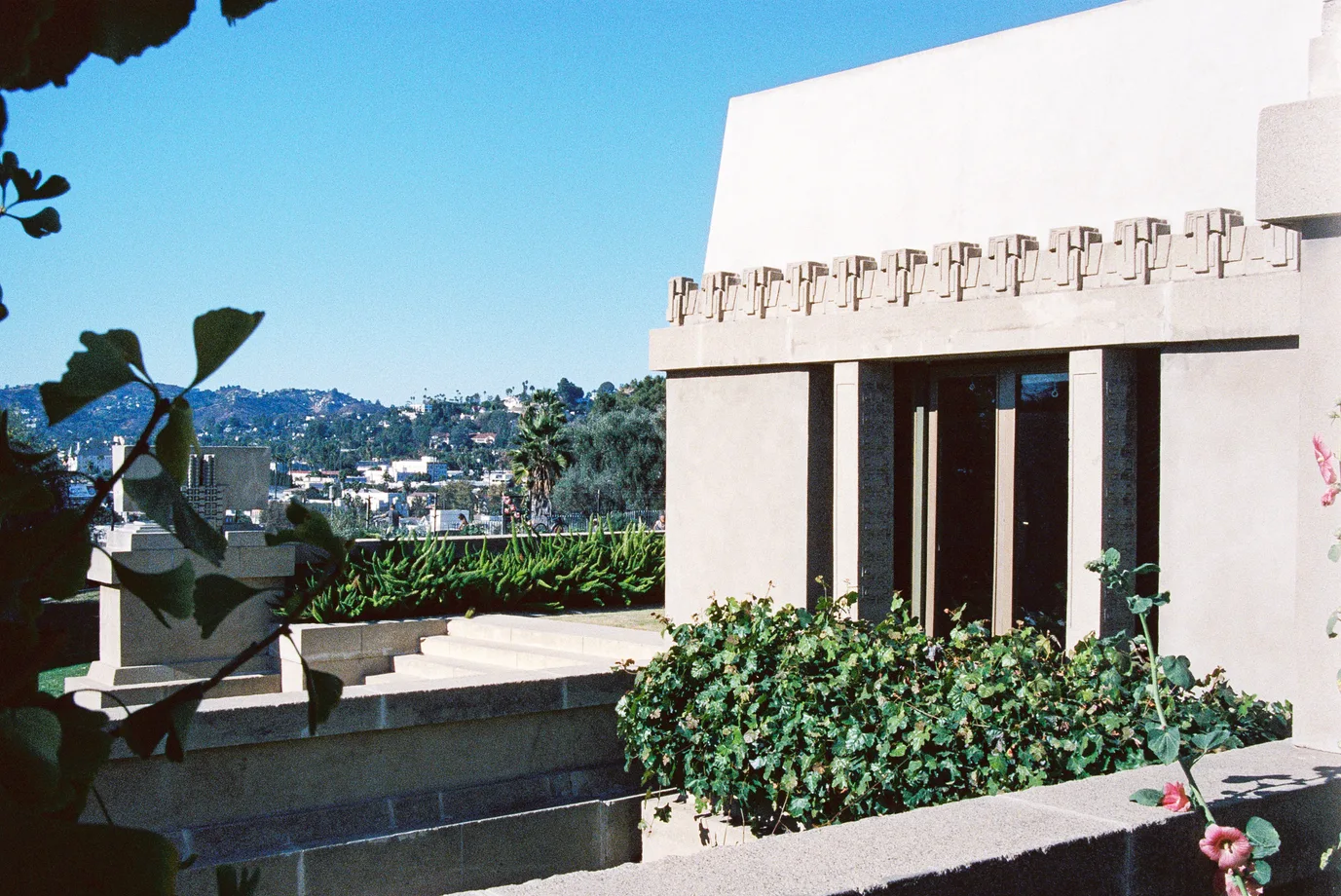 Frank Lloyd Wright   Hollyhock House   Los Angeles 05 FILM